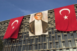15 avril 2006: Portrait d'ATATURK sur un immeuble de la place Taksim, Istanbul, Turquie, Moyen Orient.