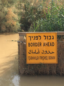 Depuis 1948, le Jourdain sert en partie de frontière entre Israël et la Jordanie. 